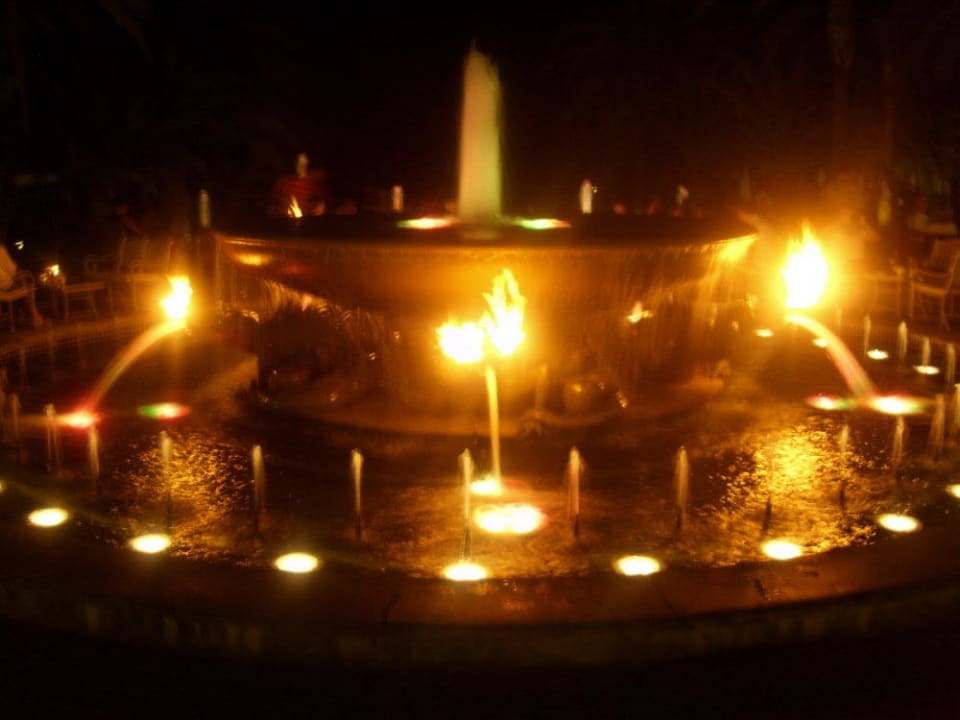 Brunnen Terrasse bei Nacht Lopesan Costa Meloneras, Resort & Spa