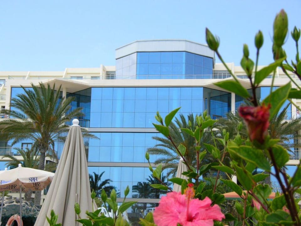 Glasfront Empfangshalle vom Garten aus gesehen SBH Hotel Costa Calma Palace