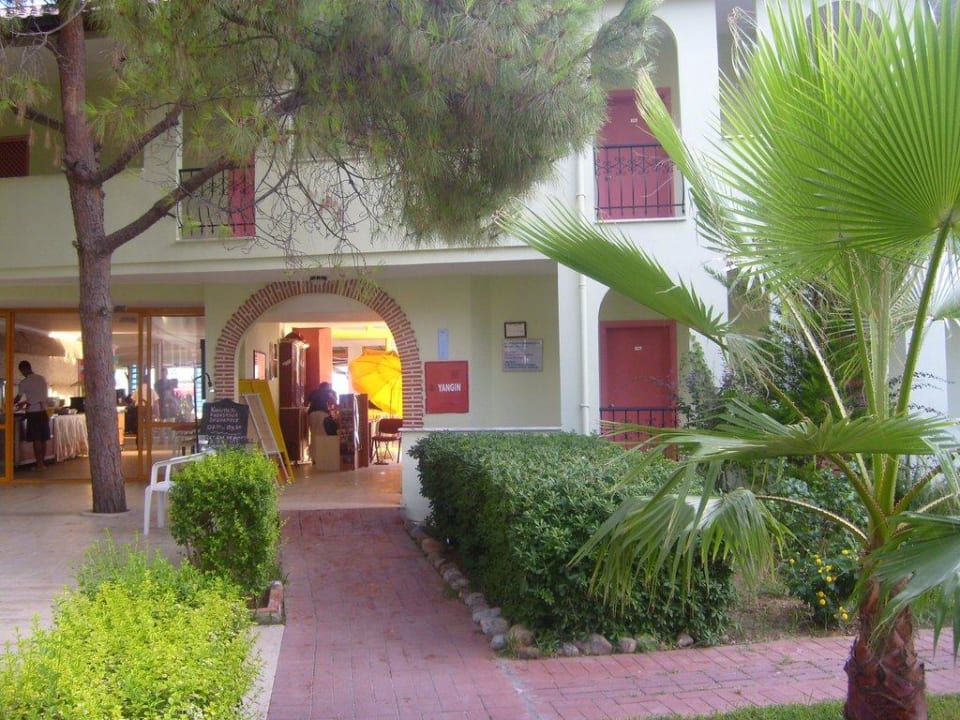 Hoteldurchgang zum Restaurant und Strand Alaaddin Beach - Adults only