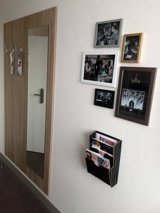 Eingang und Garderobe Vienna House Easy München