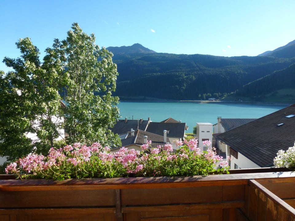 Balkonblick zum Reschensee Hotel Etschquelle