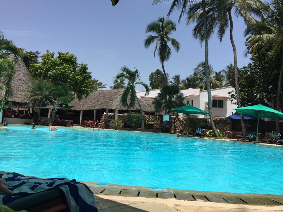 Pool Hotel Traveller's Club