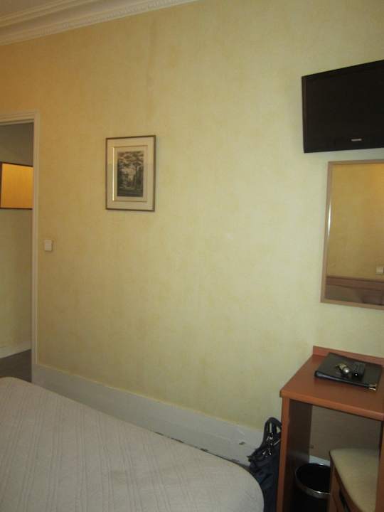 Blick vom Bett Hotel Donjon Vincennes