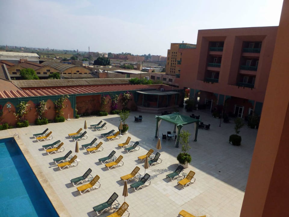 Blick in den Innenhof mit Pool Hotel Ryad Mogador Gueliz