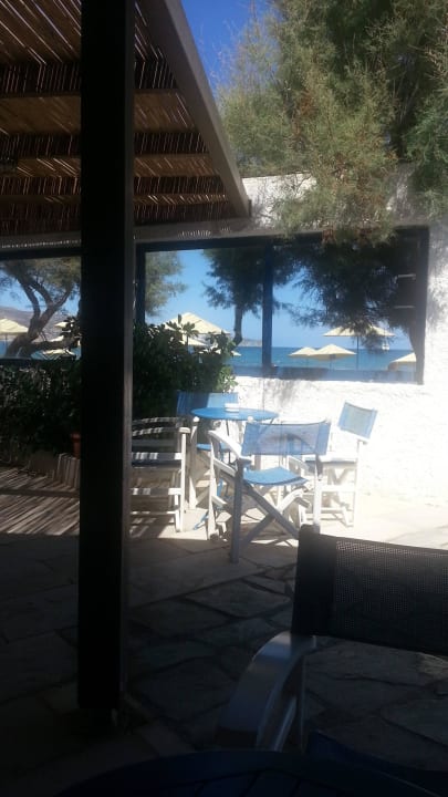 Zomaar een  hoekje op het terras van het str Apollonia Beach Resort & Spa