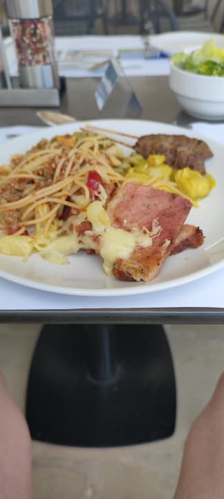 Gastro Crystal Springs Beach Hotel