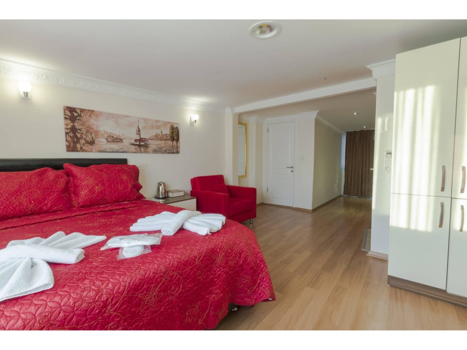 City View King Room Zendy Suite Hotel