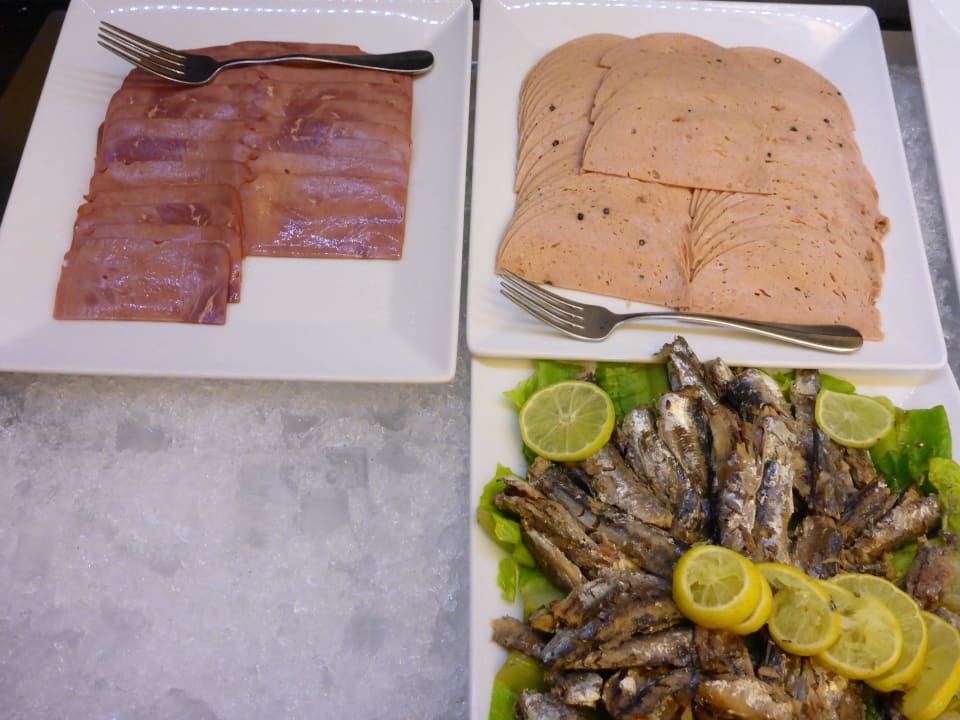 Leckeres Morgenessen Mövenpick Resort El Quseir