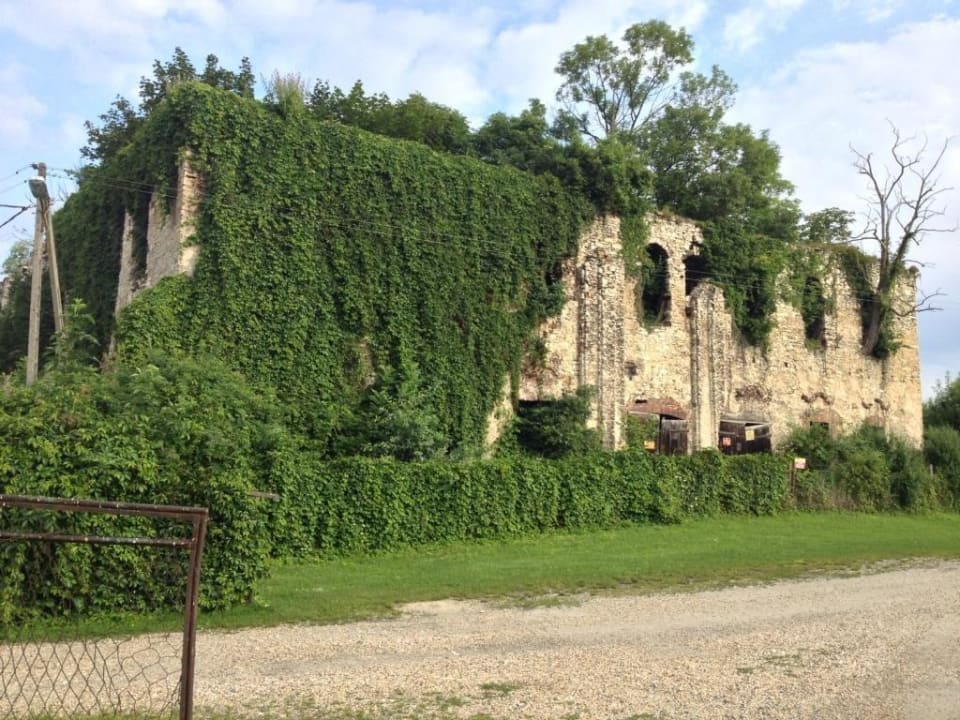 Altes Gebäude neben an Hotel Pałac Lucja