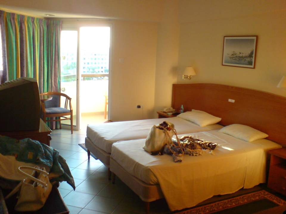 Zimmer mit seitlichem Meerblick Tasia Maris Gardens