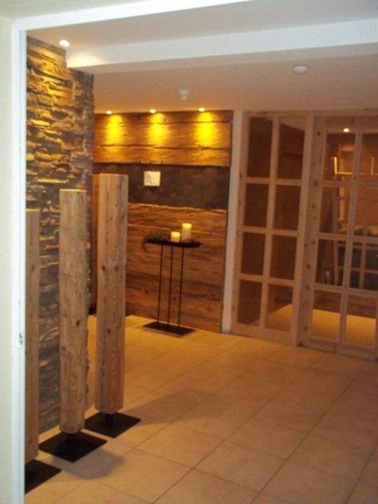 Zugang zum renovierten Wellnesbereich -  - top Alphotel Tyrol