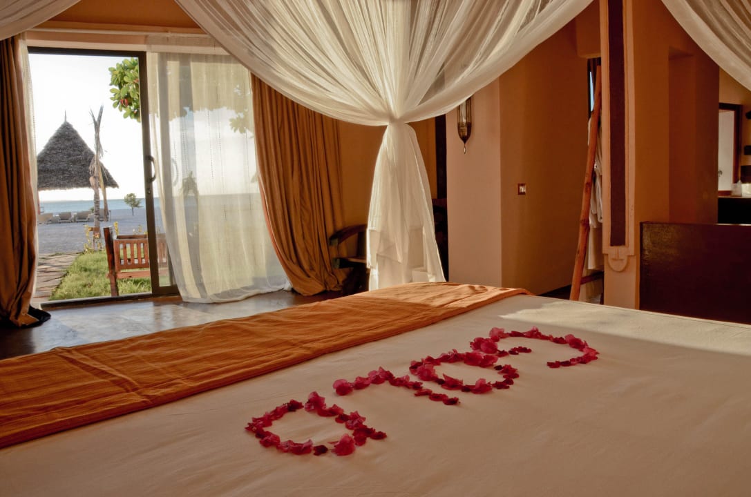 Luxury Villa Retreat - African style Gold Zanzibar Beach House & Spa