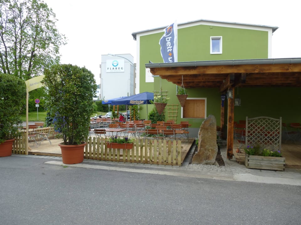 Biergarten mit überdachtem Teil Hotel-Gasthof-Fellner