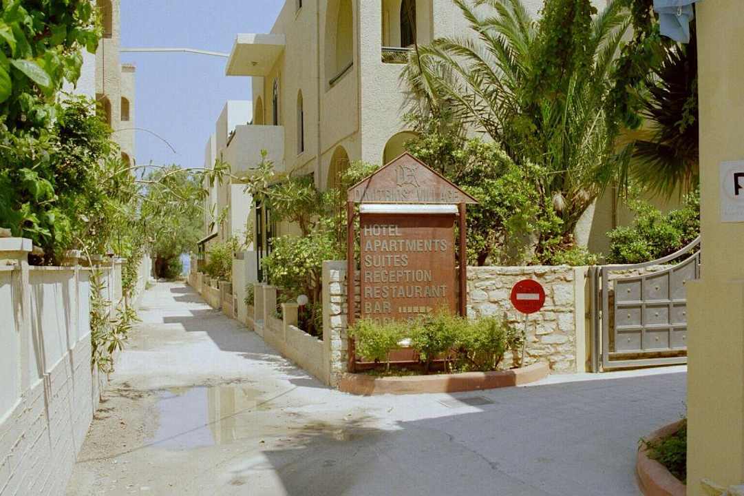 Hotelzufahrt Dimitrios Village Beach Resort