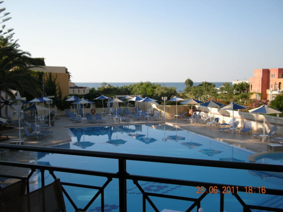 Hotelpool Vantaris Luxury Beach Resort