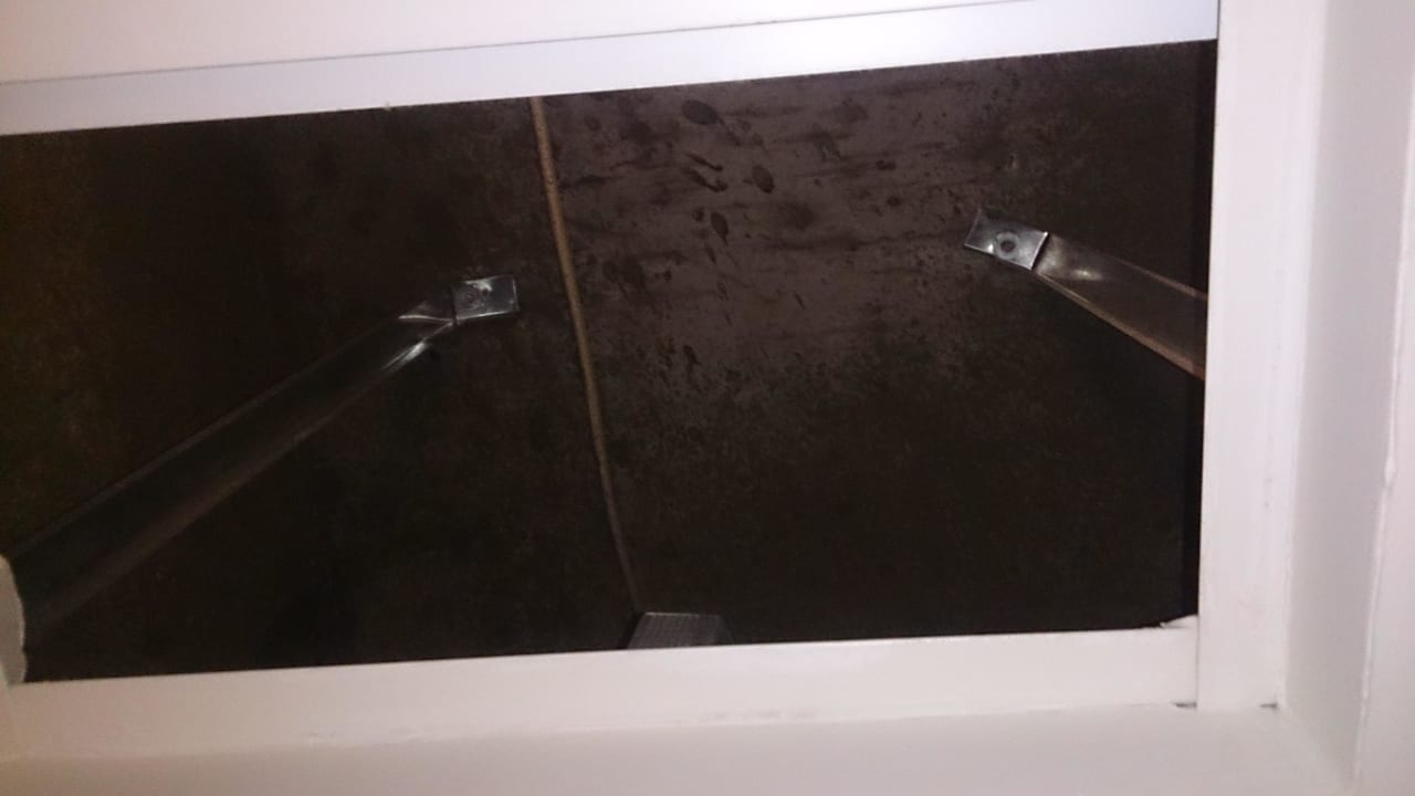 Loch über Badewanne Two Seasons Hotel & Apartments