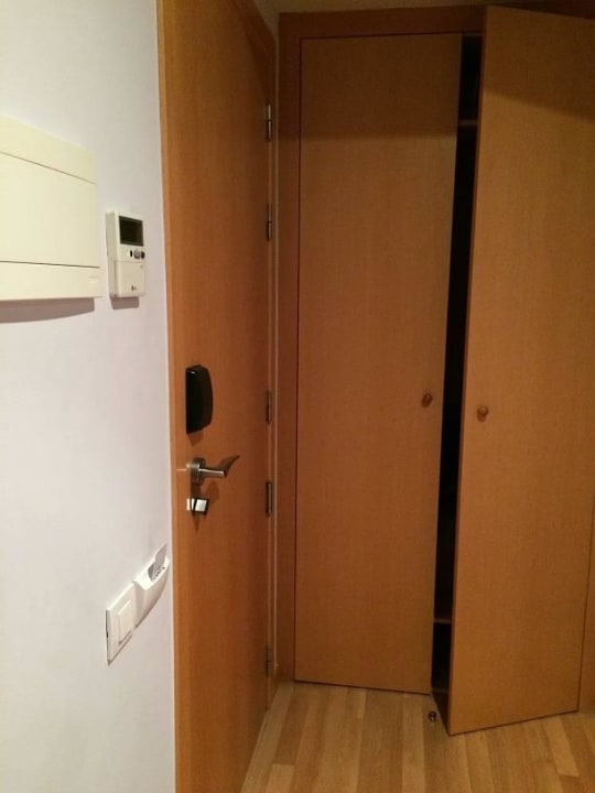 Wardrobe	 Hotel Windsor