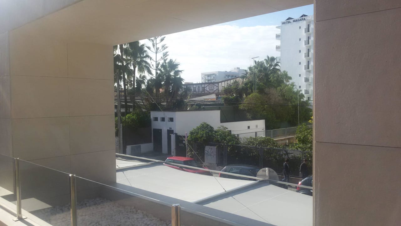 Blick Sonnenterrasse Richtung Bierkönig Aparthotel Pabisa Orlando