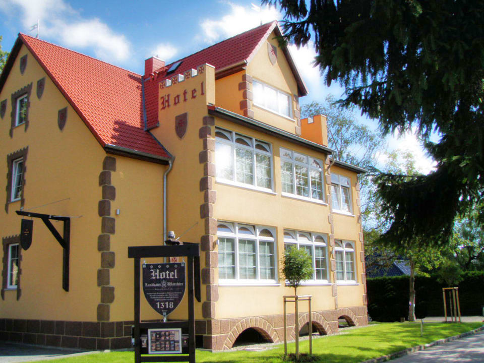 BinzHotel: "Kastell Byntze 1318" BinzHotel-OrdensKapelle - Ostsee-Rittergut-Rügen