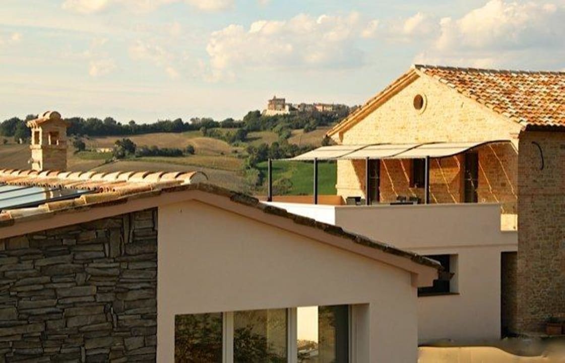 CORTE CAMPIOLI · rechts das alte Landgut Corte Campioli