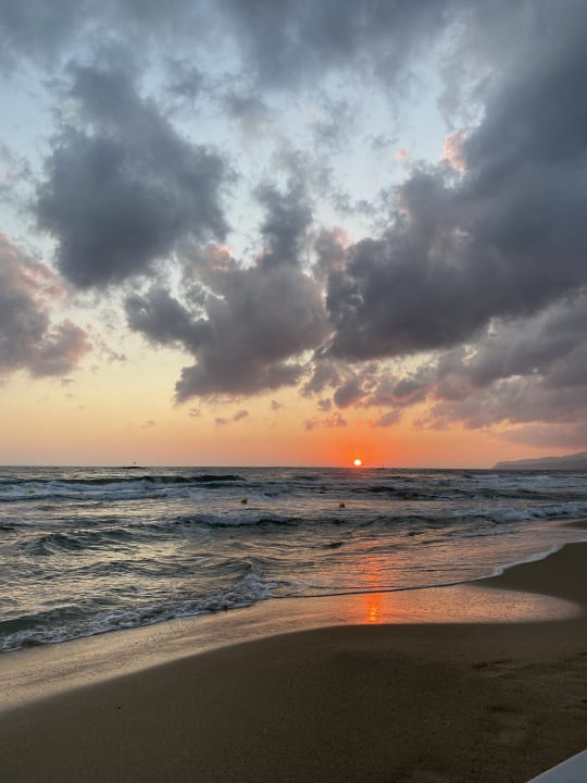Strand Nami Hotel & Suites