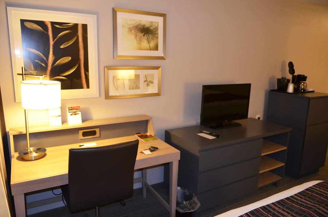 Zimmer Country Inn & Suites by Radisson, Springfield Southeast