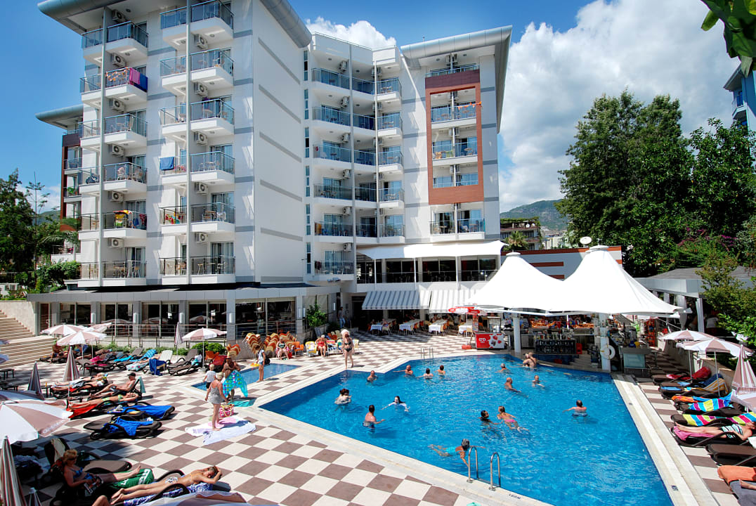 Pool Hotel Grand Okan