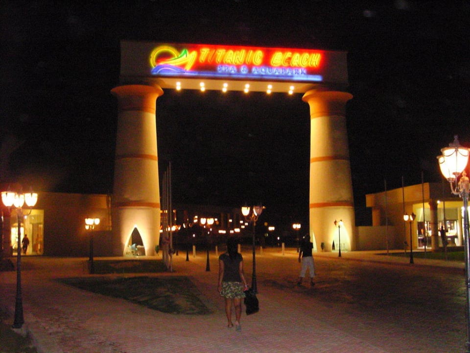 Hoteleingang Titanic Beach Spa & Aqua Park