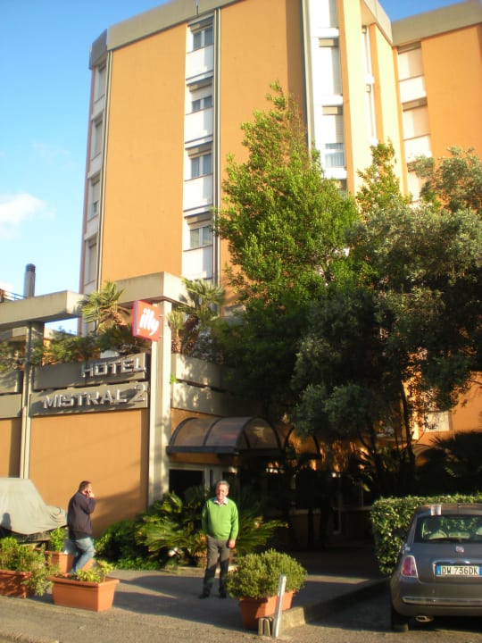 Haupteingang Hotel Mistral 2