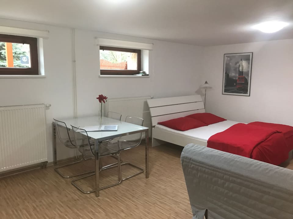 Zimmer Apartment Red Travel