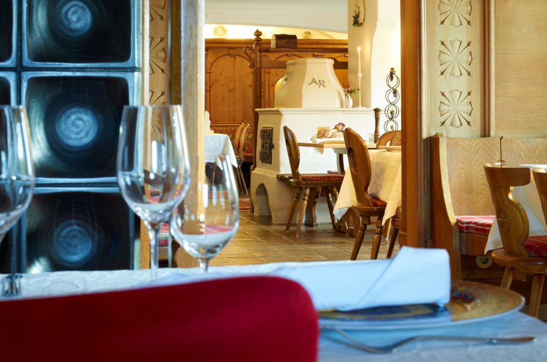 Wirtshausstube mit Kachelofen Hotel Zur Schanz