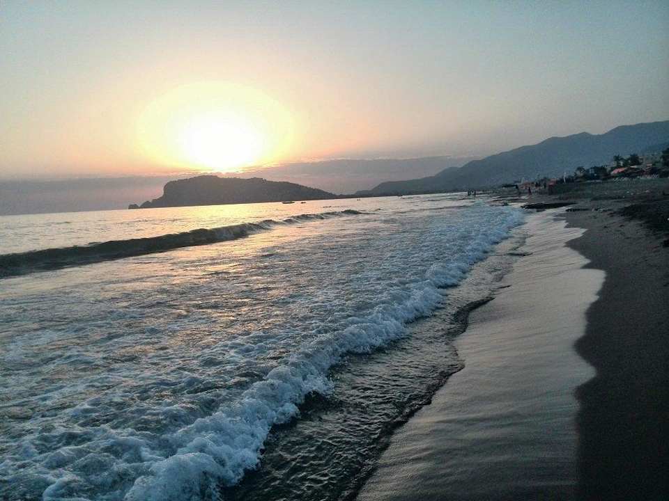 Was für ein Sonnenuntergang! einfach lecker Semt Luna Beach Hotel