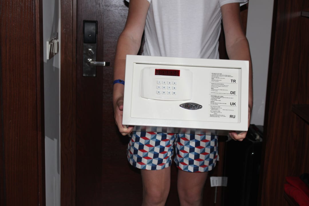 Safe Maya World Park Hotel