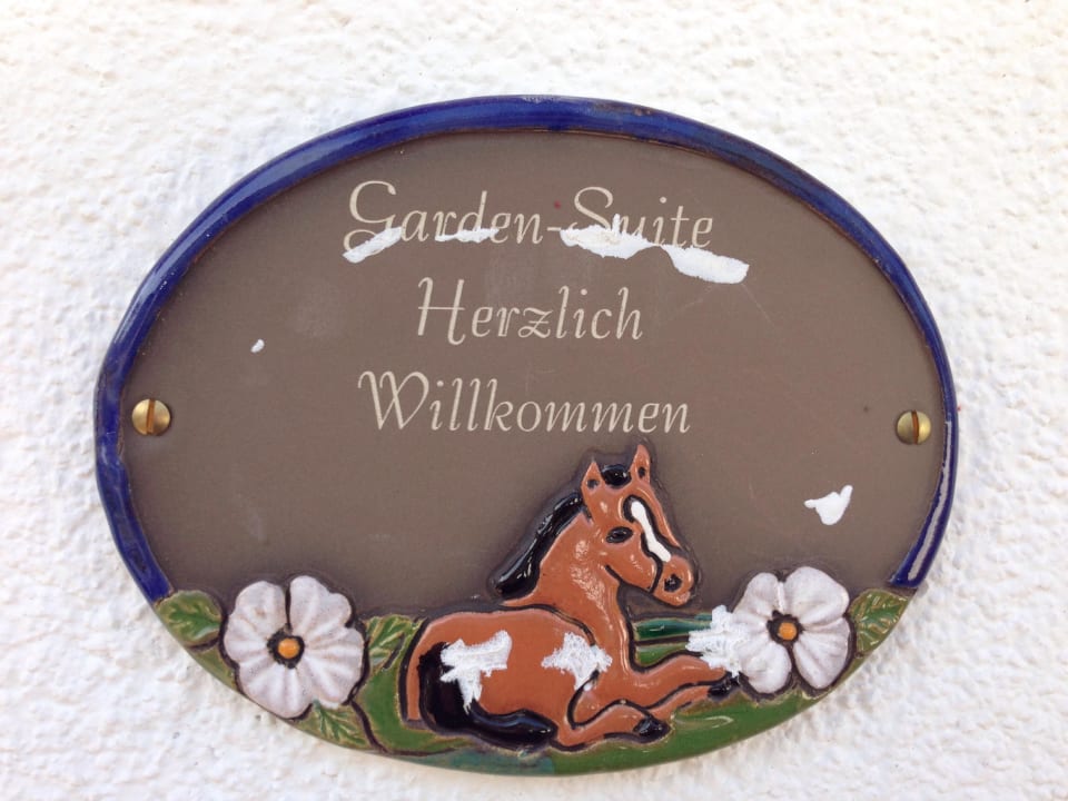 Garden Suite - Bungalow Türschild Ferienwohnung auf dem Kaiserhof