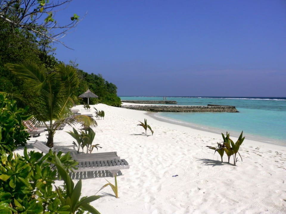 Unser Strandabschnitt auf der Ostseite Veligandu Maldives Resort Island