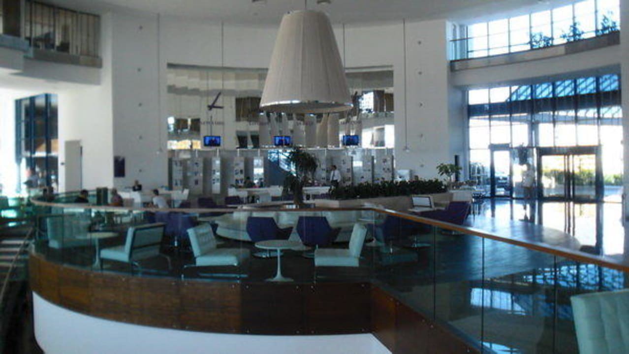 Eingang Hotel Baia Lara