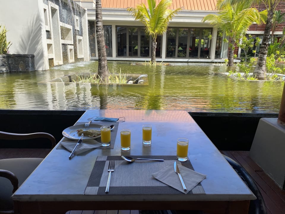 Gastro Crystals Beach Resort Belle Mare, a member of Radisson Individuals
