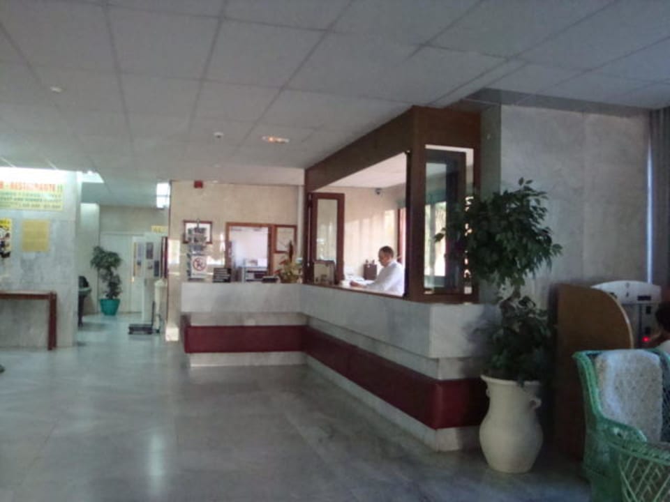 Hotel Empfang Corona Roja