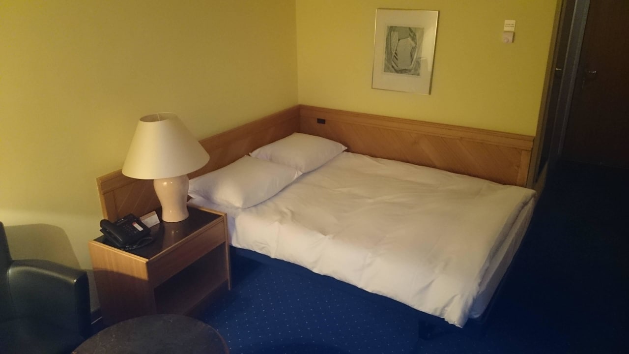 Einzelbett Hotel Stay at Zurich Airport