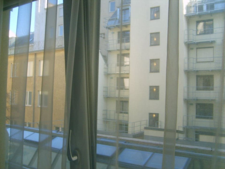 Innenhofaussicht Flemings Hotel Wien-Stadthalle