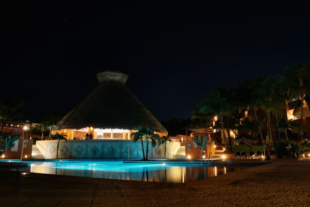 Pool bei Nacht Viva Azteca by Wyndham - All Inclusive Resort