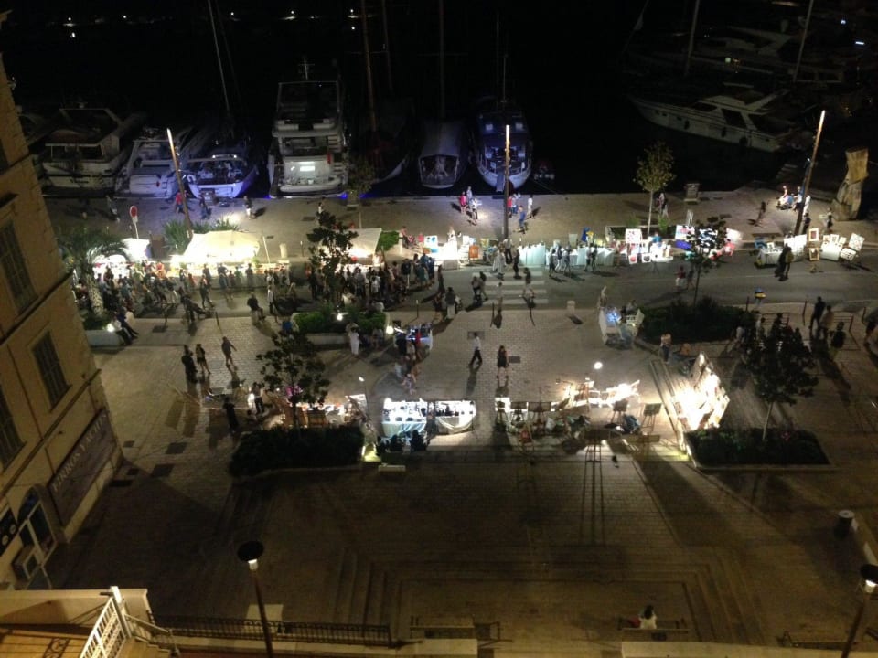 Ausblick aus Zimmer bei Nacht Canopy by Hilton Cannes