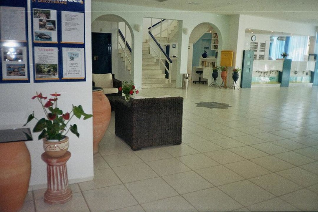 Teilansicht – Hotelhalle mit Rezeption Brown Beach Eretria