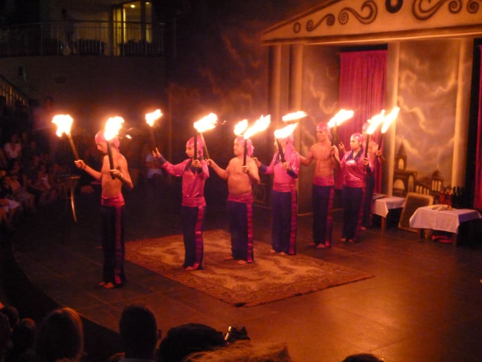 Fire-Show Hane Family Resort