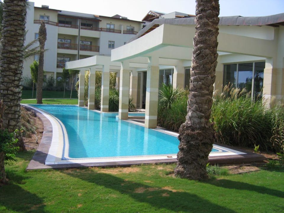 Hallenbad Lara Barut Collection