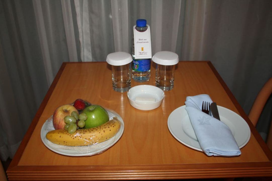 Obstteller zum Empfang Liwa Hotel