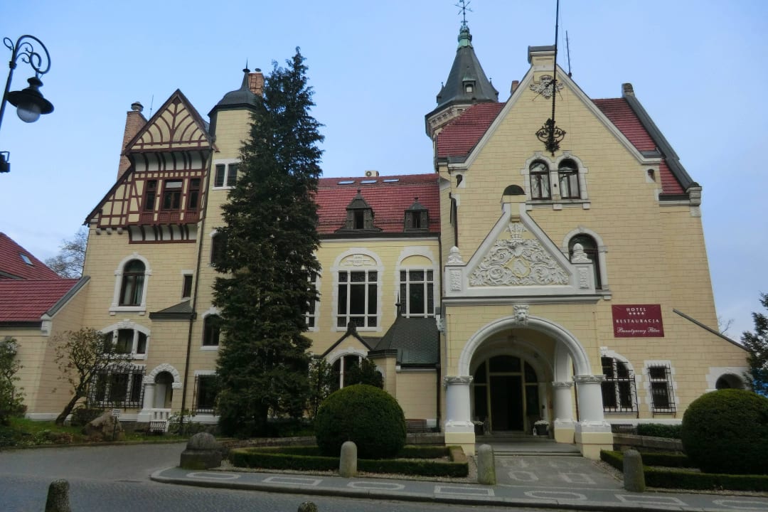 Vorderseite mit Eingang Hotel Bursztynowy Palac
