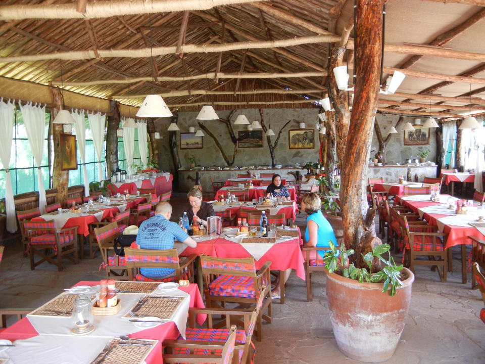 Das Restaurant der Lodge Salt Lick Safari Lodge