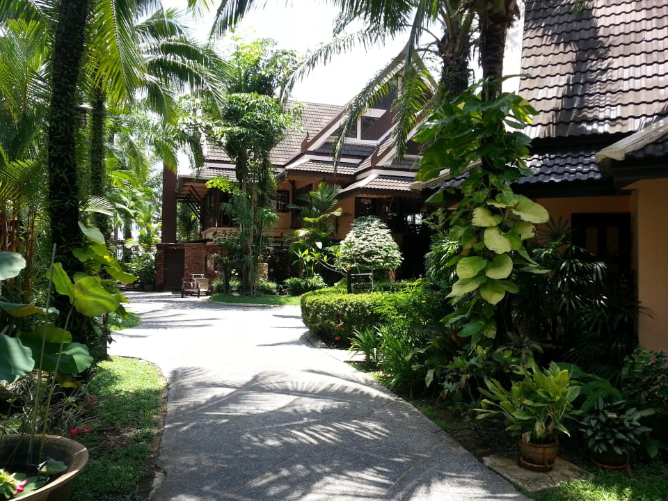 Weg durch die Anlage Hotel Khao Lak Palm Beach Resort