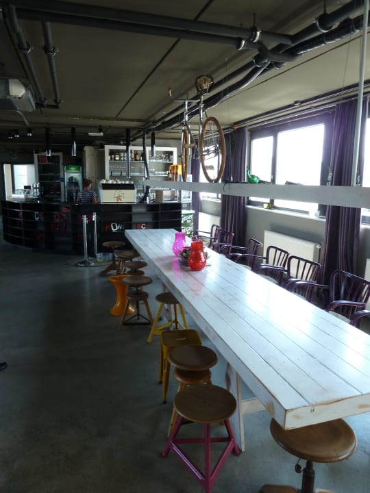 Bar im Dachgeschoß 25hours Hotel Wien beim MuseumsQuartier